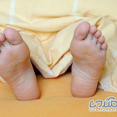 علت زردی کف پاها چیست؟